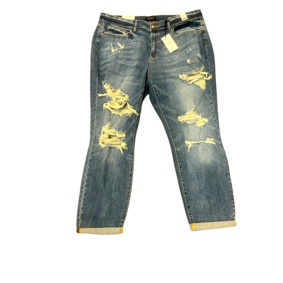 NWT Judy Blue Boyfriend Fit Mid Rise Distressed Jeans Size 20W. - Picture 1 of 6